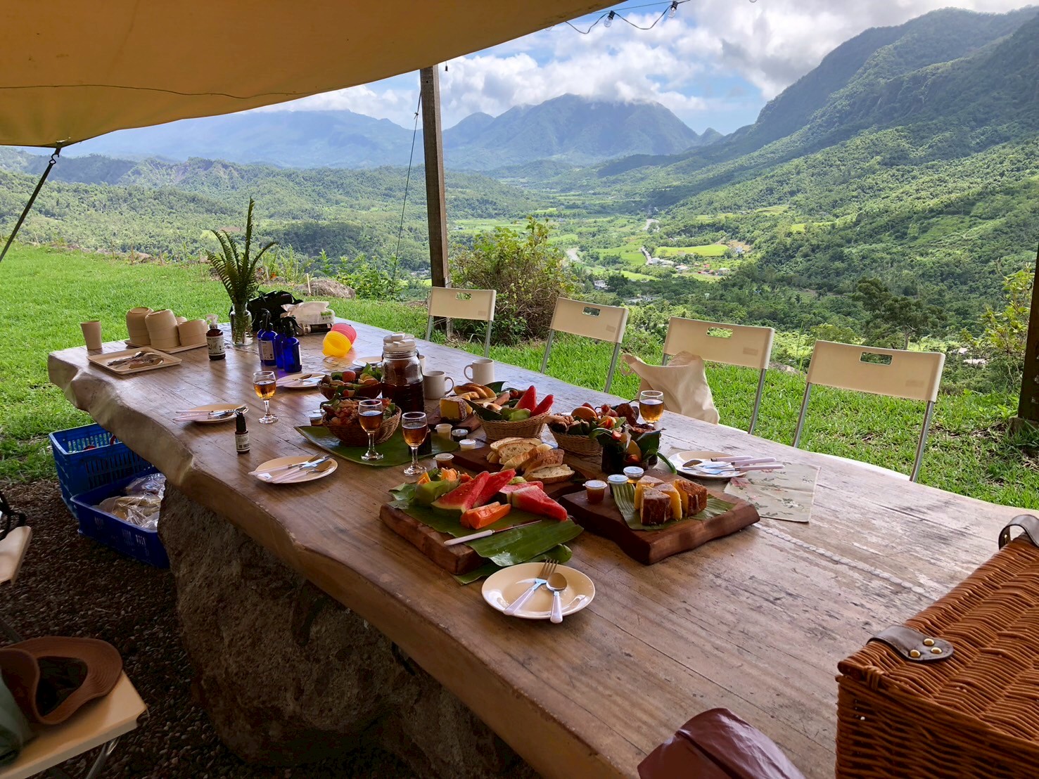 聯盟香草農場山景與餐桌